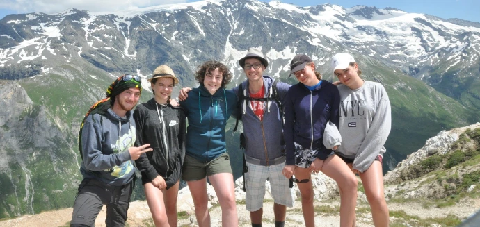 Une bande de copains en Montagne